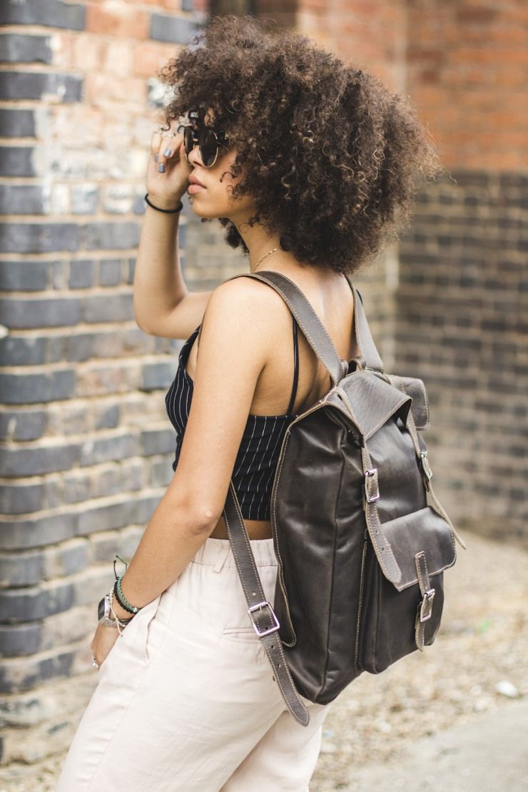 Hunter Leather Messenger Backpack In Coco Brown