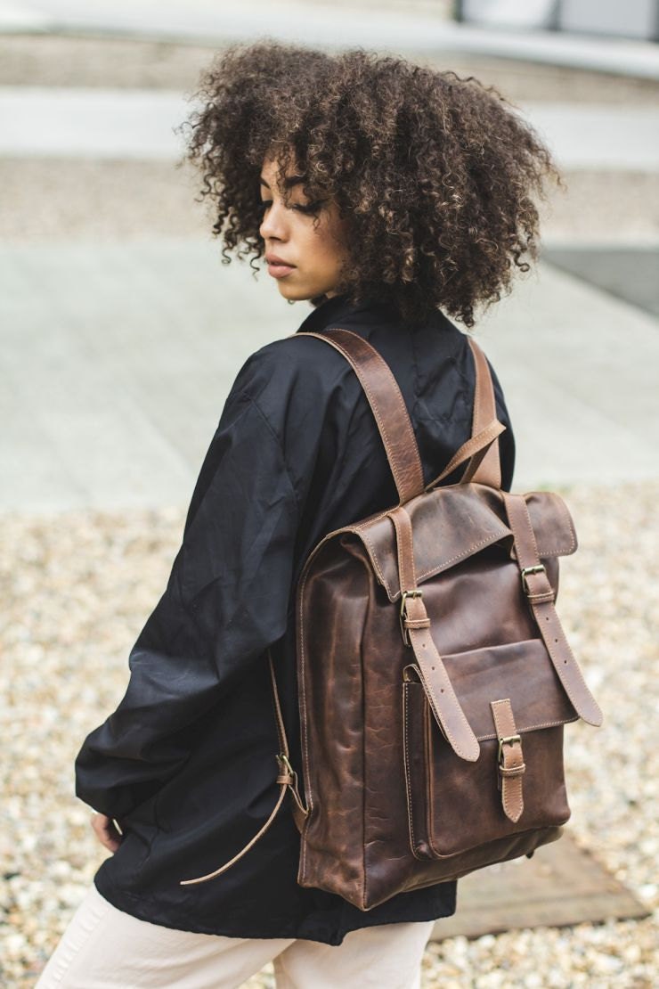 Hunter Leather Messenger Backpack In Dark Brown