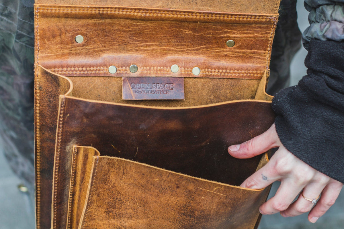 Distressed Hunter Leather Backpack In Brown