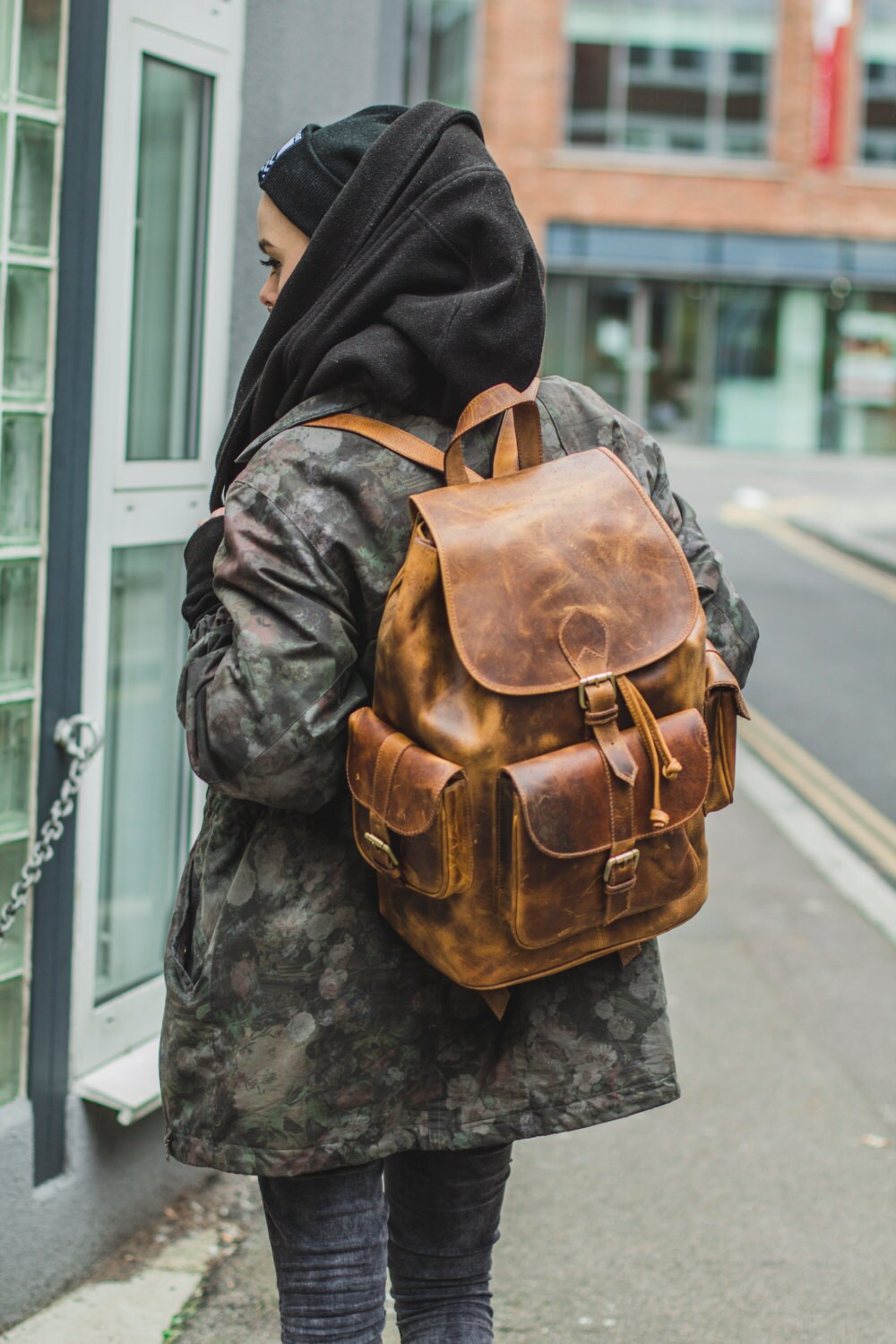 Stressed Brown Hunter Leather Traveller's Rucksack (Exclusive: Large)