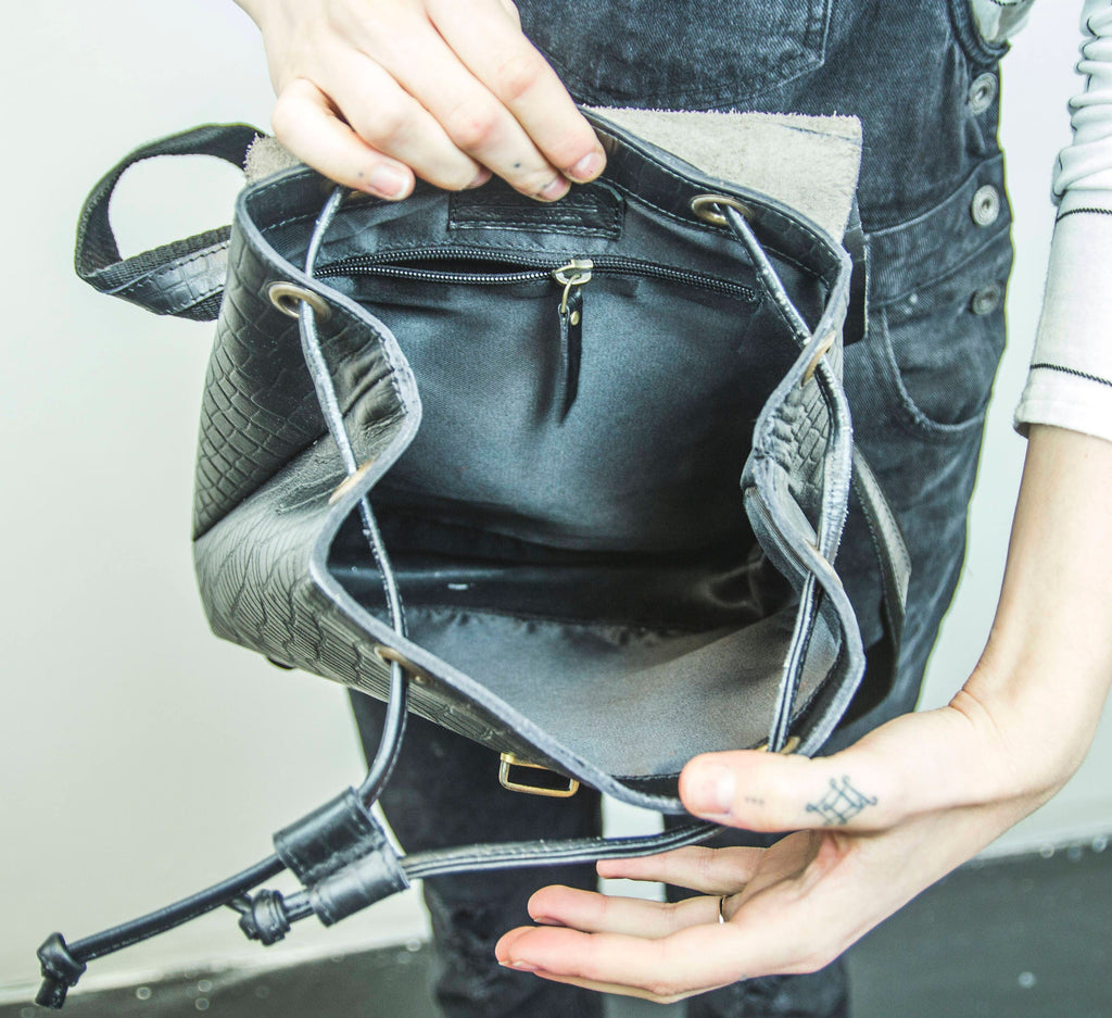 Luxury Grained Leather Crocodile Print Backpack (Black)