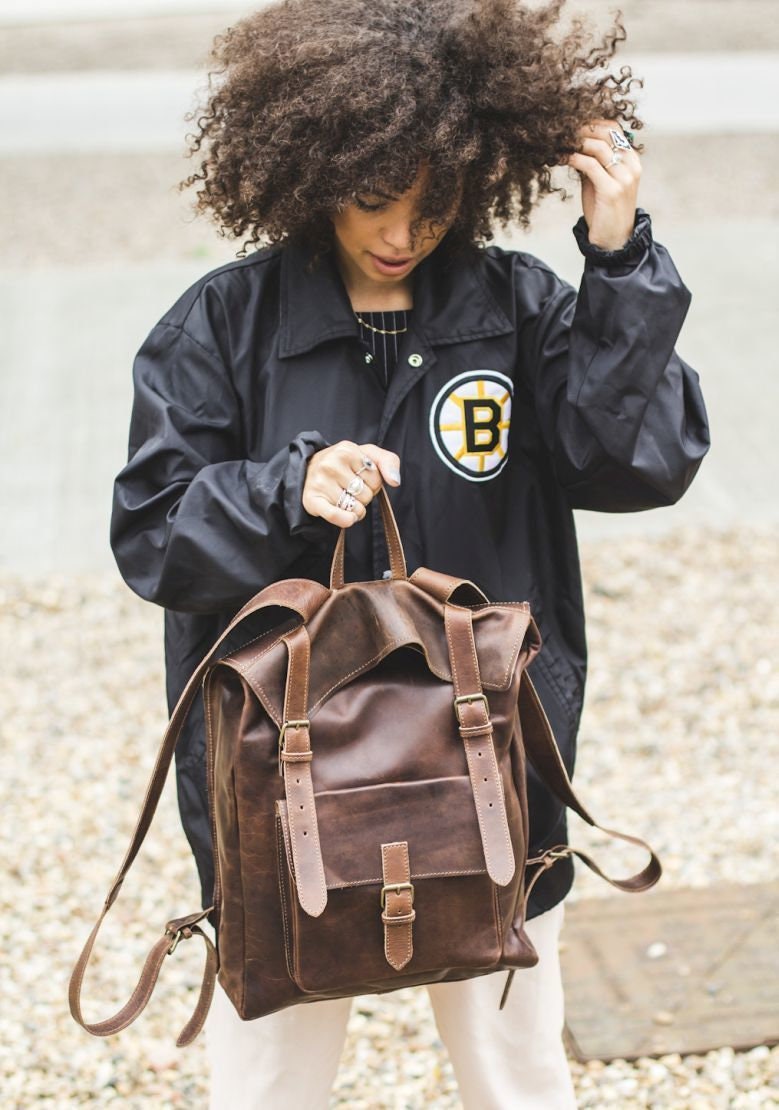 Hunter Leather Messenger Backpack In Dark Brown