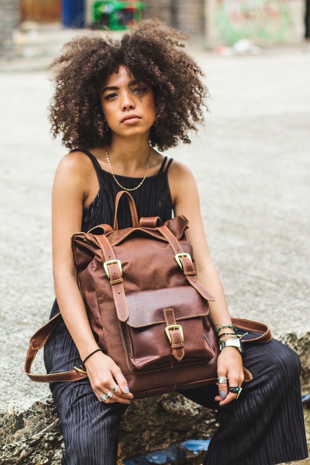 Hunter Leather Messenger Backpack In Stressed Brown