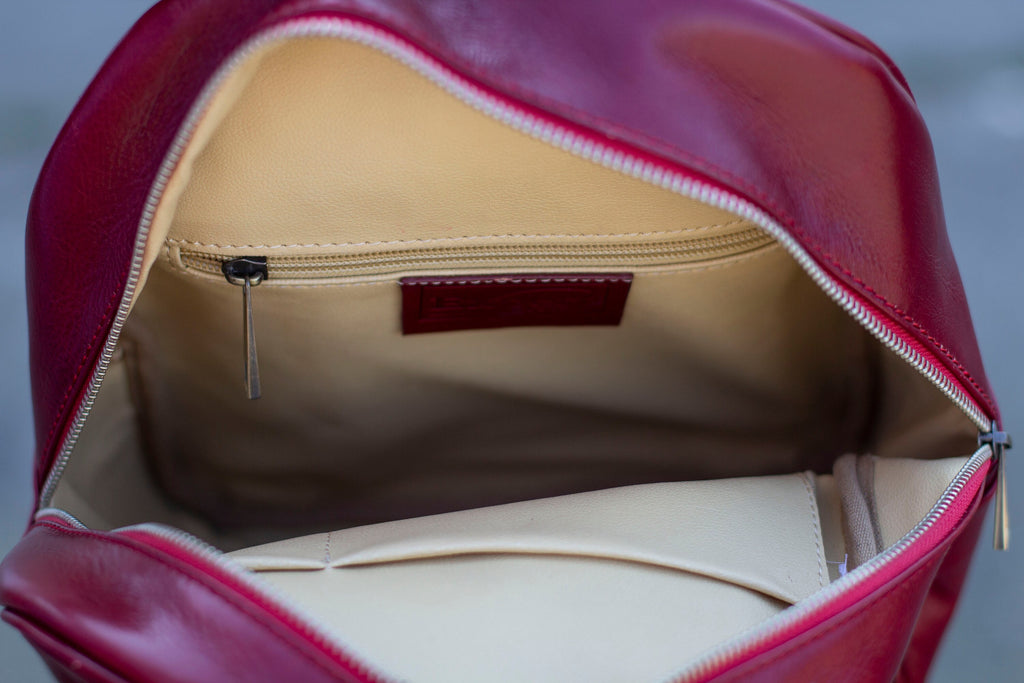 Leather Backpack In Burgundy With Pockets