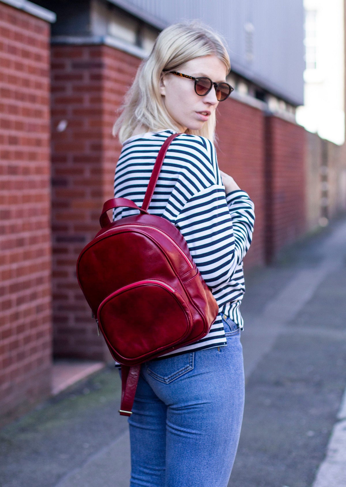 Leather Backpack In Burgundy With Pockets