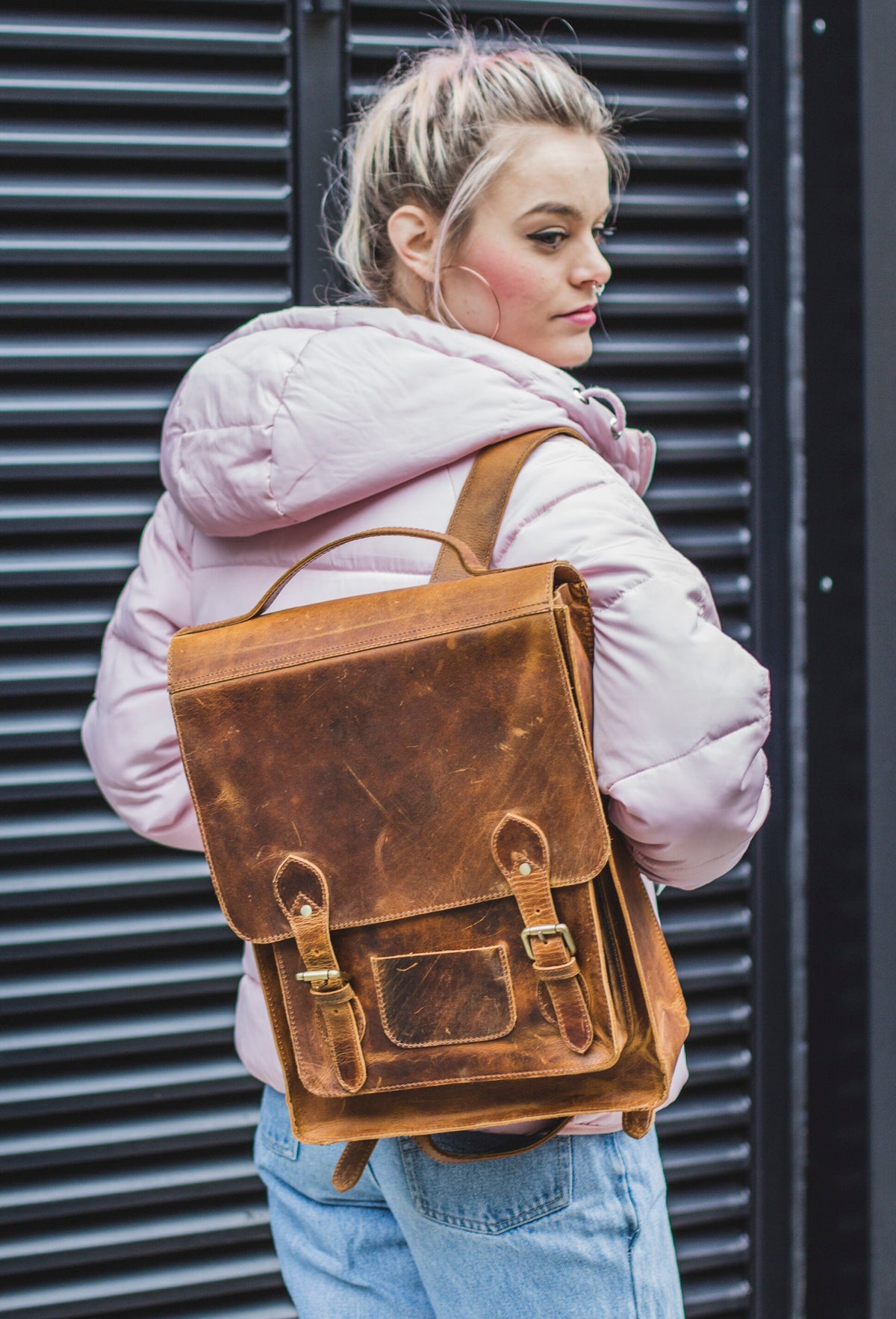 Distressed Hunter Leather Backpack In Brown